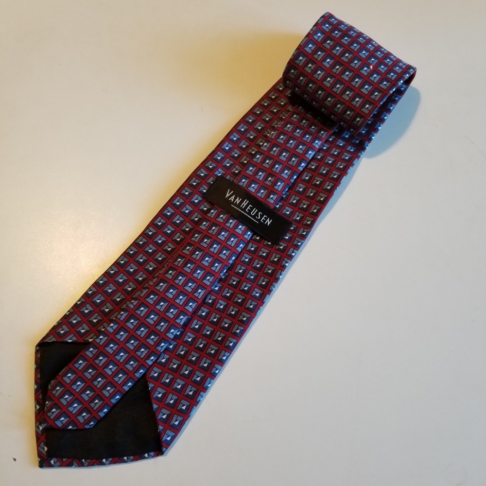 Van Heusen Tie 100% Silk